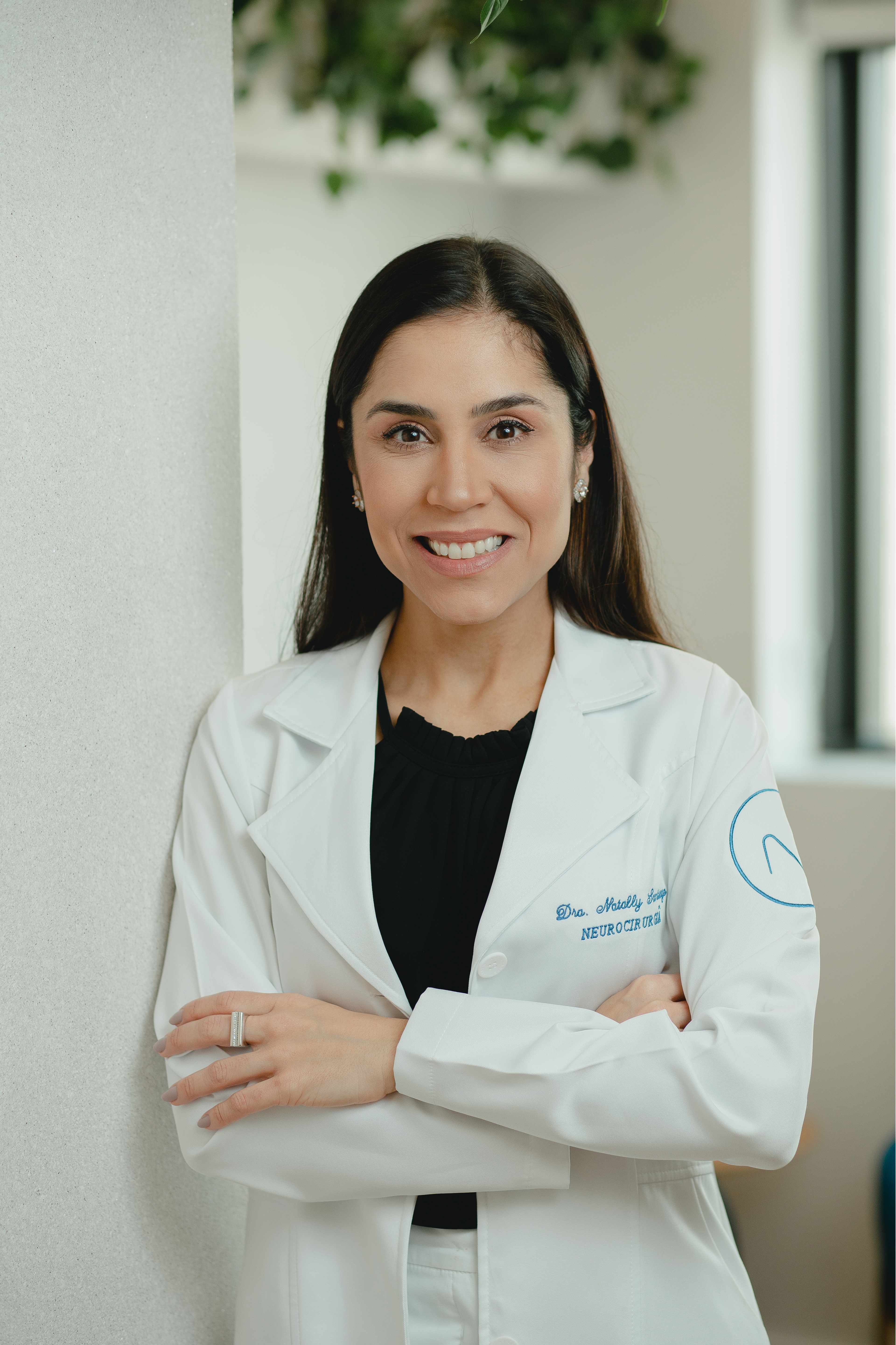 Dra. Natally Santiago - Neurocirurgiã